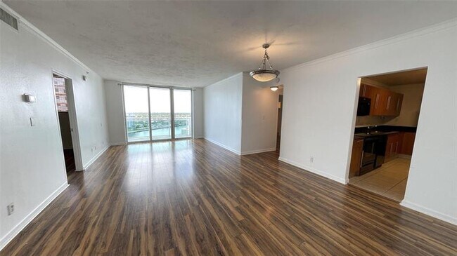 Building Photo - 3001 S Ocean Dr