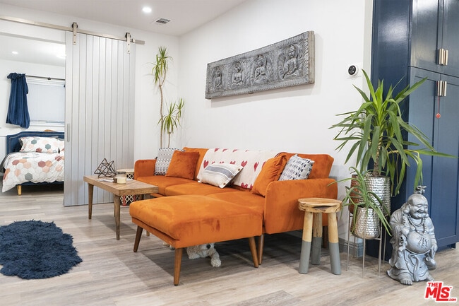 Building Photo - 348 1/2 Laveta Terrace