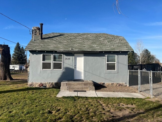 Primary Photo - Two Bedroom, One Bathroom Home - Newly Renovated!