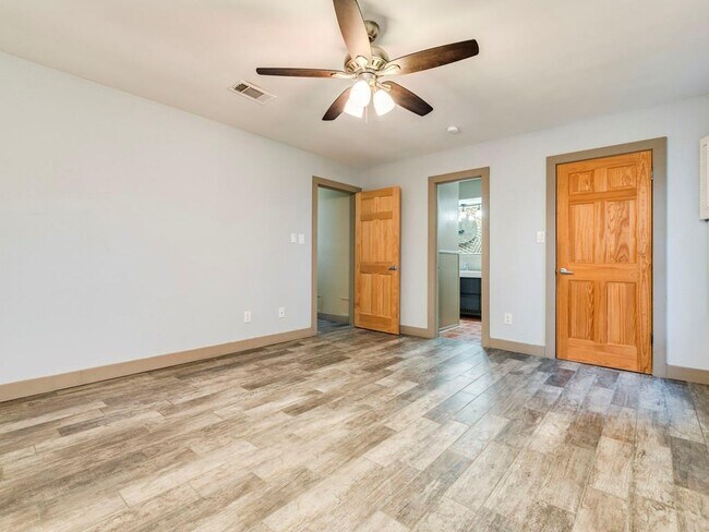 Building Photo - 9805 Murmuring Creek Dr