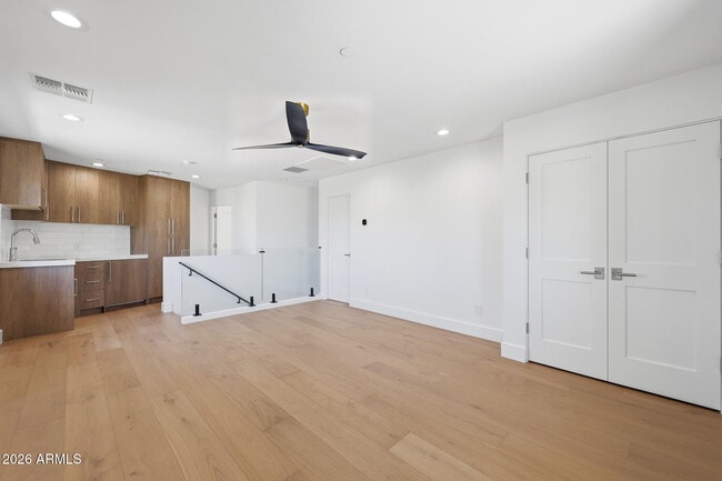 Building Photo - 8429 E Del Camino Dr