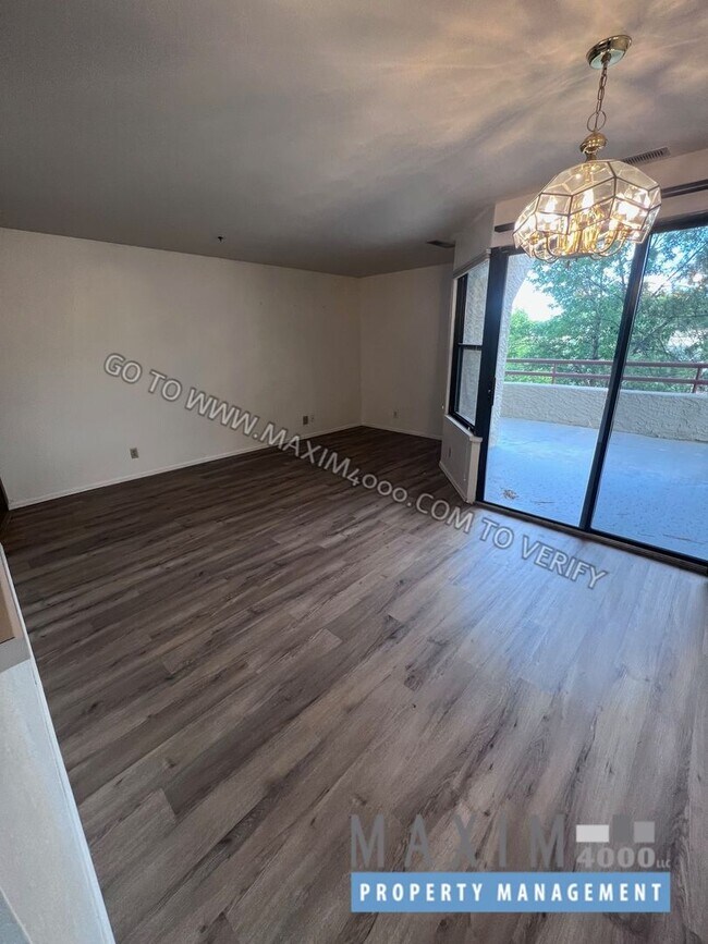 Building Photo - 1111 Horizon Dr