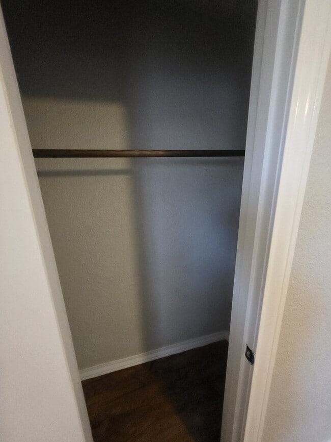 Building Photo - 3 bed 1 bath remodeled home, move in ready!