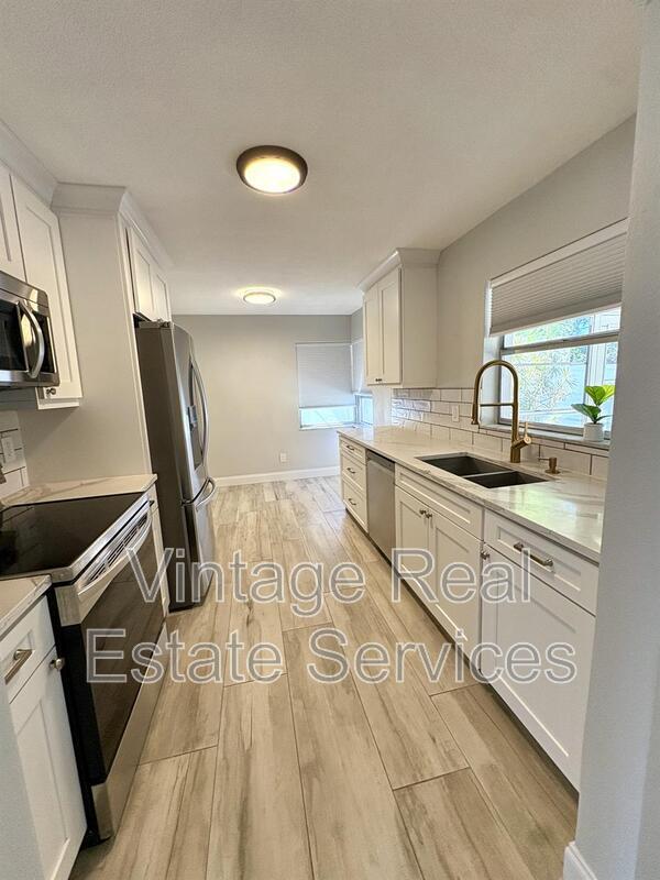 Building Photo - 1074 S Woodbrook Drive South