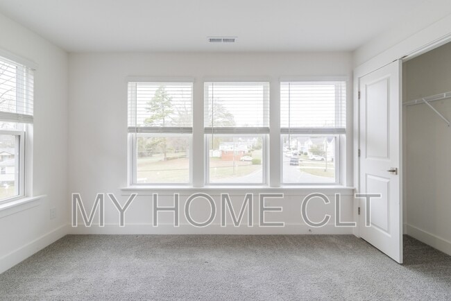 Building Photo - 2617 Dr Carver Rd