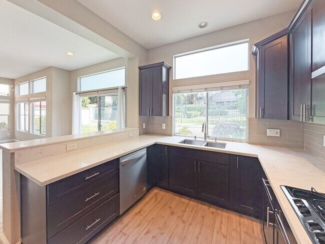 Building Photo - SD: Spacious 3BD/3BA Home in University City with Community Pool, Backyard Patio & 2-Car Garage