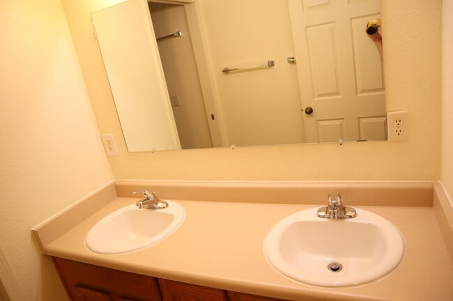 Building Photo - Cool Price, Hot Item!