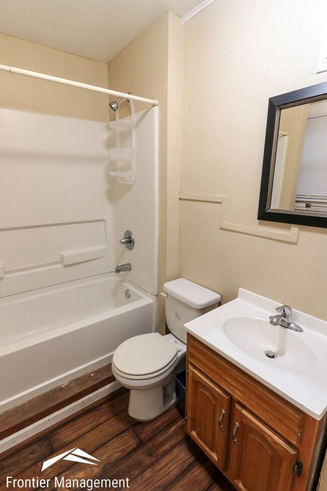 Building Photo - Awesome 6 bedroom home in a great location!
