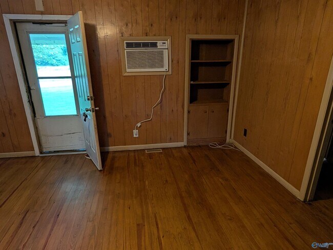 Building Photo - 665 Cave Spring Rd