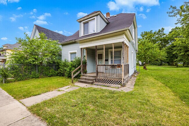 Building Photo - 744 Diamond Ave