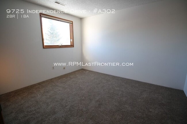 Building Photo - Top floor condo in South Anchorage!