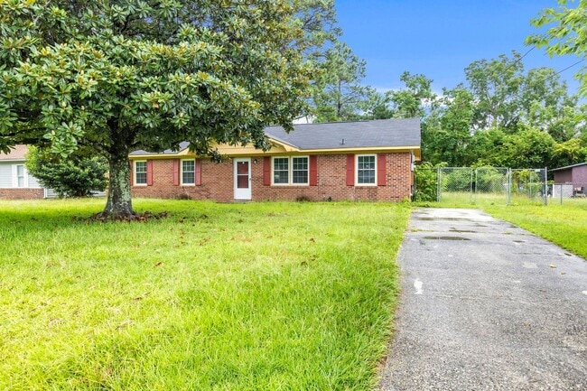 Building Photo - Castle Hayne Home for Rent!