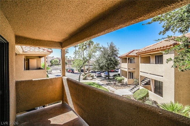 Building Photo - 3135 S Mojave Rd