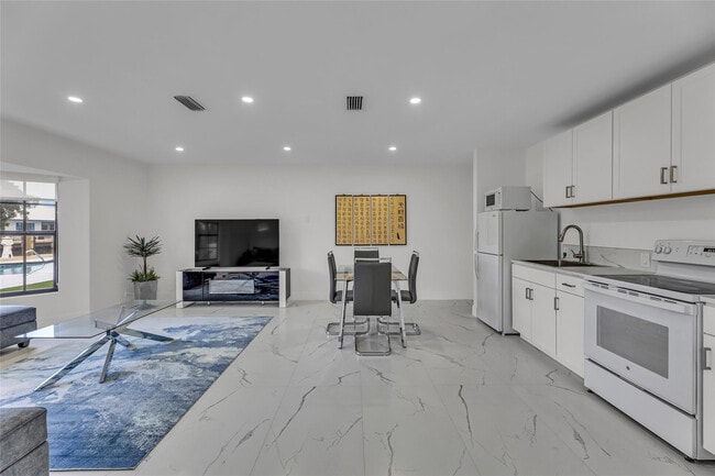 Building Photo - 616 3rd Key Dr