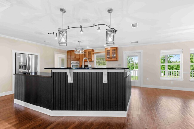 Building Photo - 7211 Bay Crest Rd