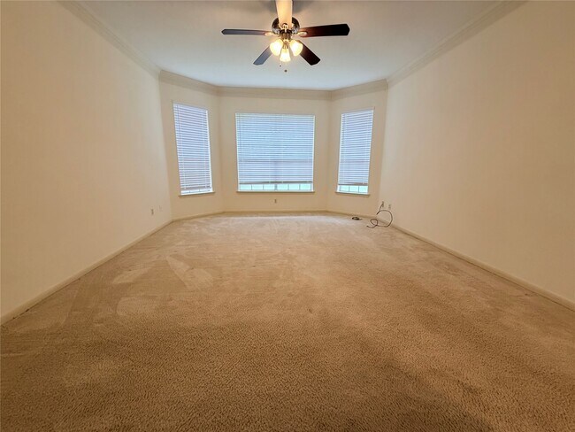 Building Photo - 3306 Vista Lake Dr