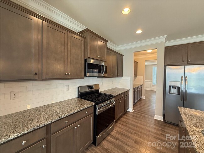 Building Photo - 106 E Americana Dr