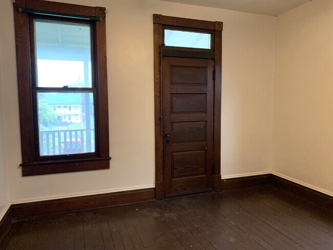 Building Photo - 2-story duplex | 4 bedrooms and 2 full bathrooms