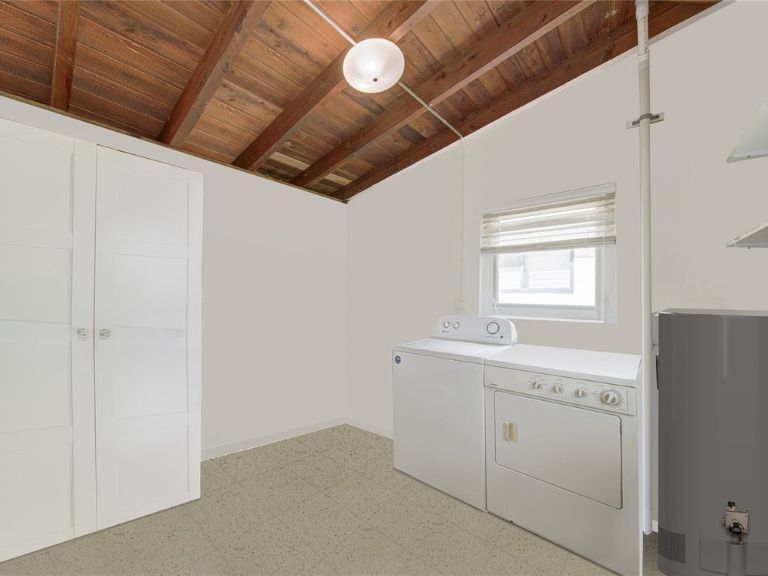 Building Photo - 1212 Medina Ave