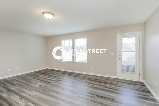 Building Photo - 3 Bedroom Pet-Friendly Home in Charlotte, NC with Main Street Renewal