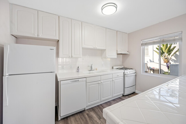 Building Photo - 725 Chalcedony St
