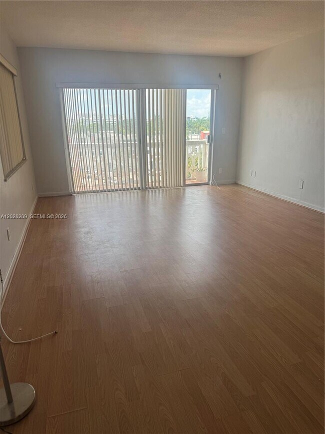 Building Photo - 9700 E Bay Harbor Dr