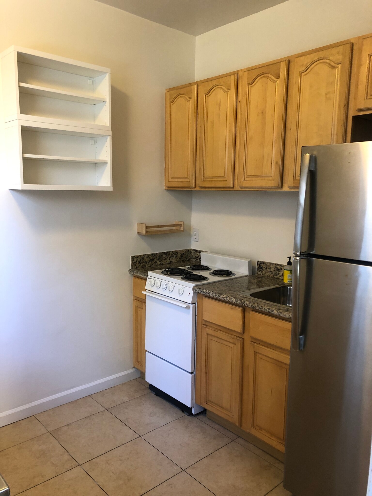 Building Photo - 352 Palm Ave