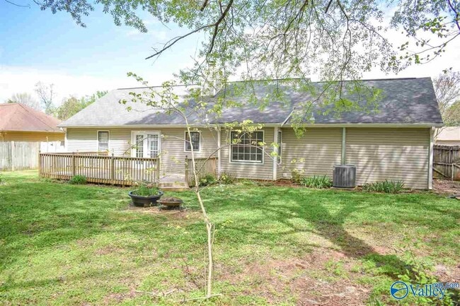 Building Photo - 105 Buttercup Ln