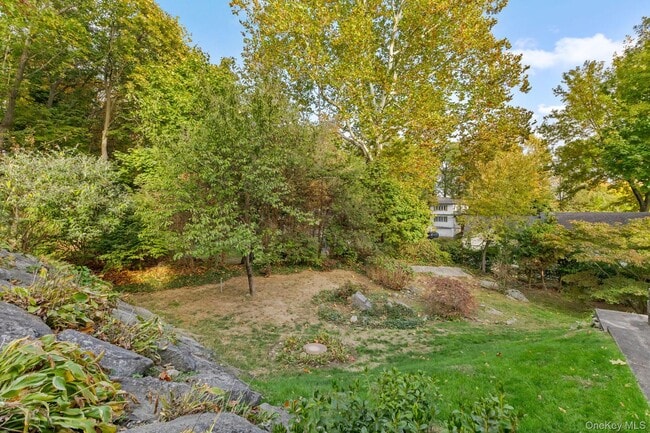 Building Photo - 202 E Garden Rd