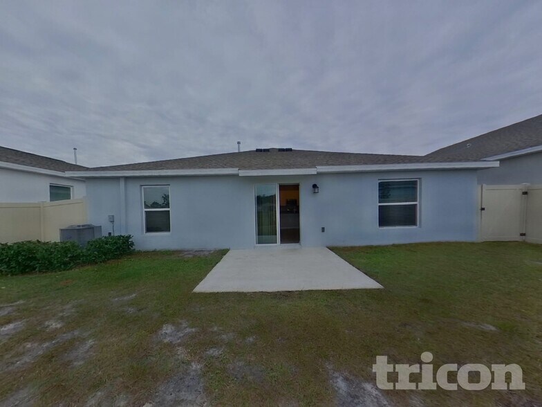 Building Photo - 9496 Revere Ave