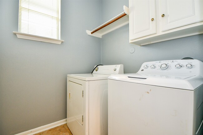 Building Photo - 12823 Dadebrook Ct