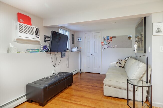 Building Photo - 30 Yeoman Dr