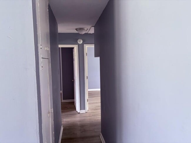Building Photo - 406 Beta St