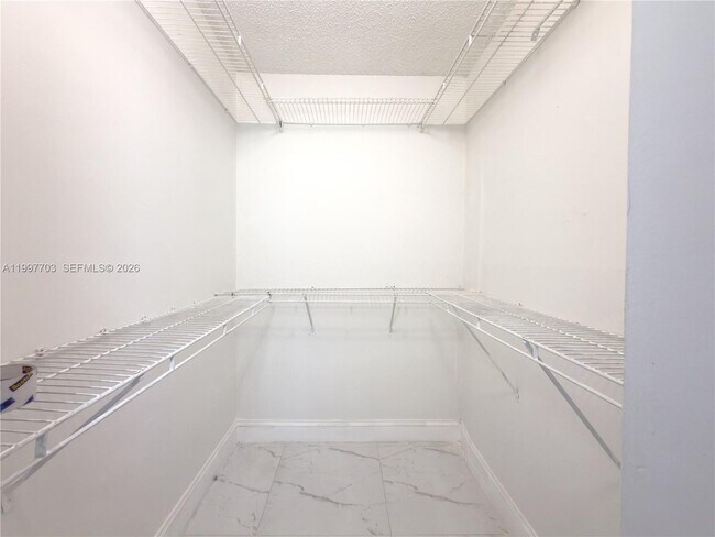 Building Photo - 605 S State Rd 7