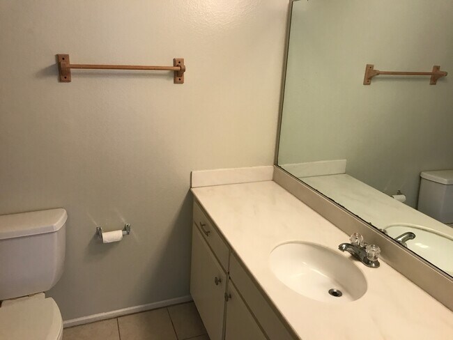 Building Photo - 440 W Santa Barbara St