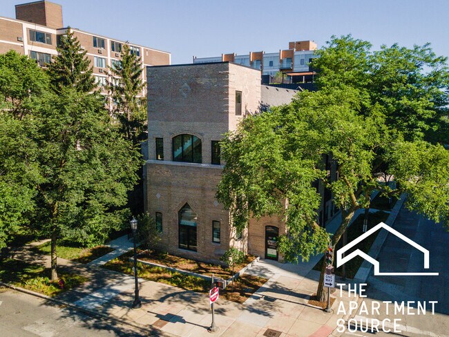 Building Photo - 1712 Oak Ave