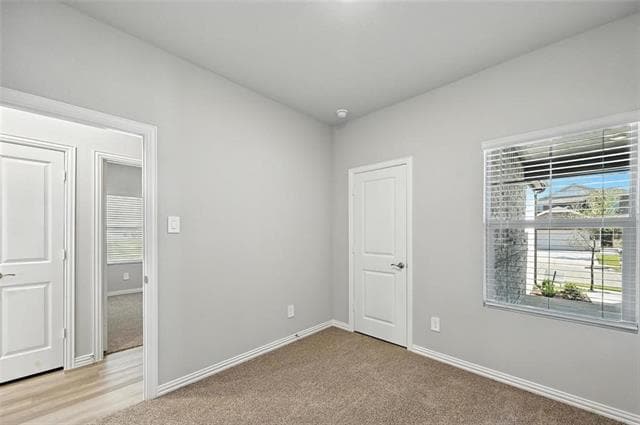Building Photo - 500 Ezra Ln