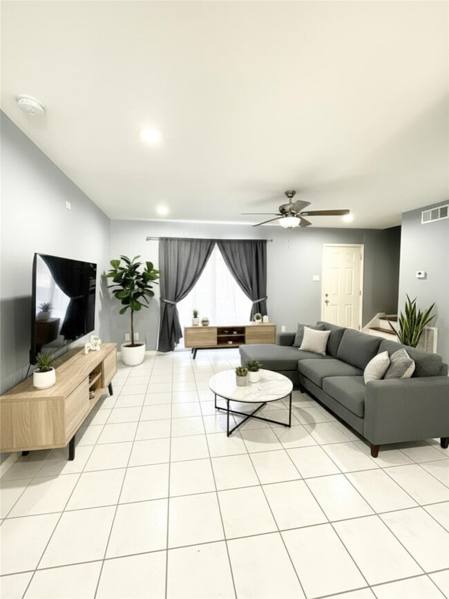 Building Photo - 8332 La Roche Ln