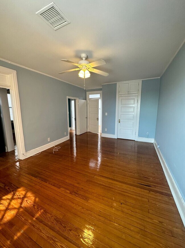 Building Photo - 809-809-809-802 King St