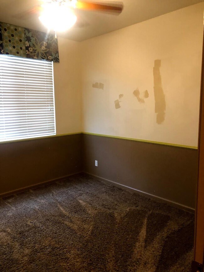 Building Photo - 1764 E Golden Way