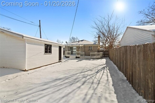 Building Photo - 29942 Avondale St