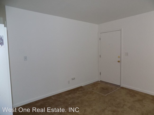 Building Photo - 111 N Walnut Ave