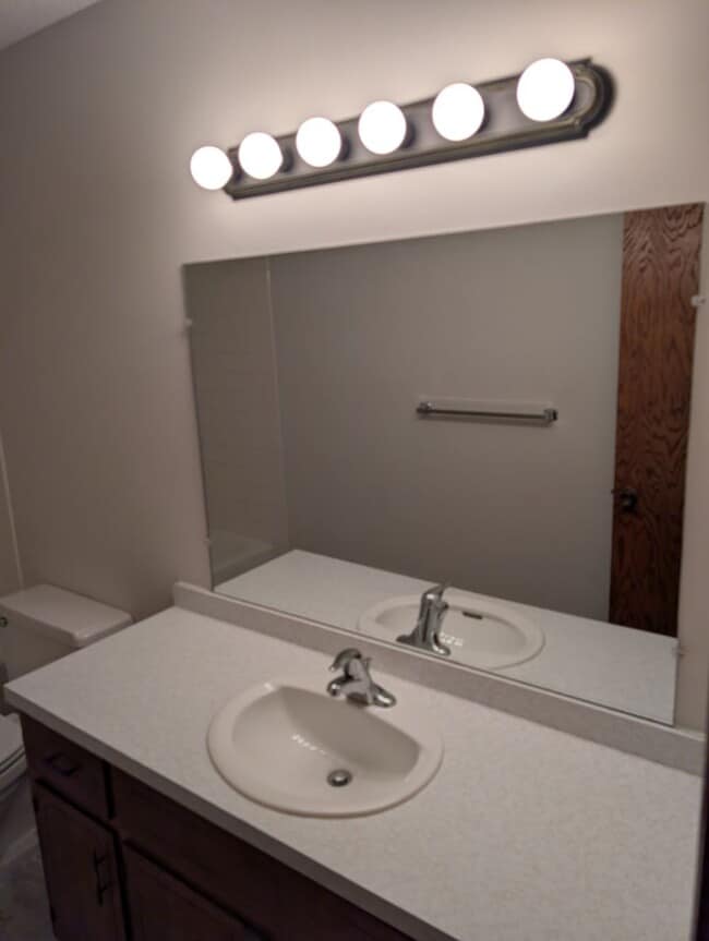 Building Photo - Fully Updated 3 Bedroom 3 Bath Townhouse with 2 Stall Attatched Garage