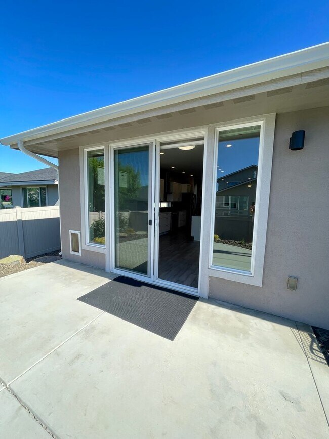 Building Photo - Flexible Living in North Ellensburg
