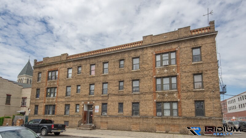 Building Photo - 425 Rose Ave