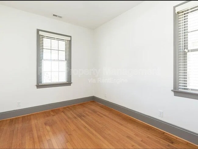 Building Photo - 2010 Maury St