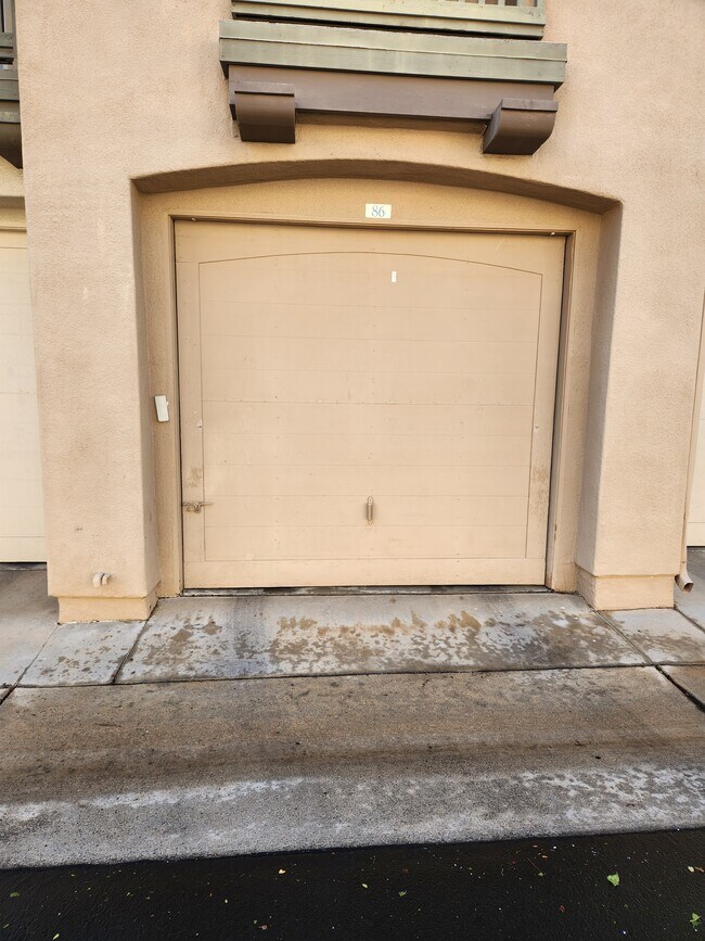 Building Photo - 8707 E Indian Hills Rd