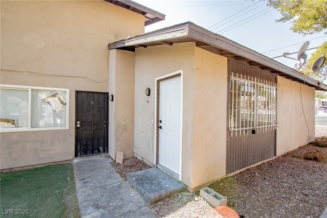 Building Photo - 208 N Bruce St