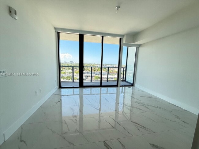 Building Photo - 1170 Hallandale Ave