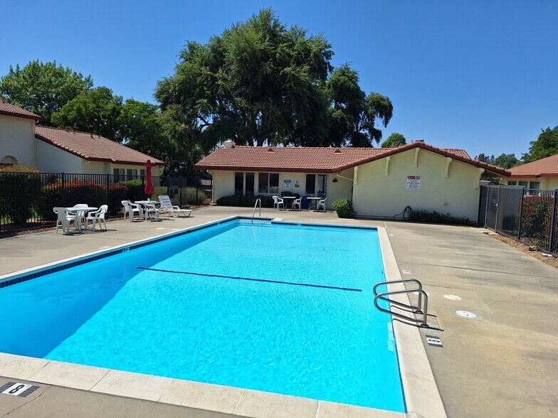Building Photo - 5042 Glide Dr
